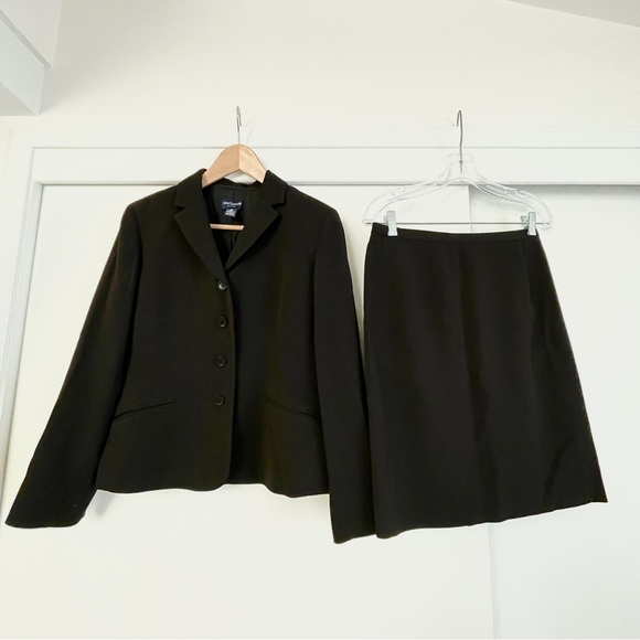 SALE 🔥 ANN TAYLOR PETITES Tiny Polka‎ Dotted Blazer (6P) and Skirt (10P) Set - Picture 1 of 10